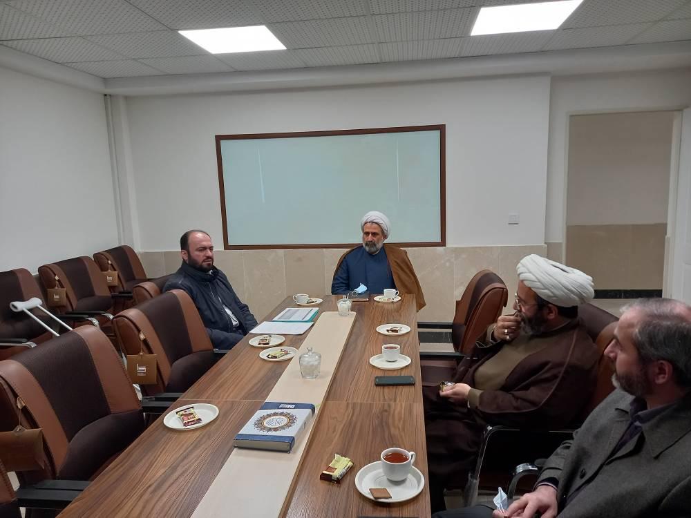 بررسی سند راهبردی سال ۱۴۰۲ دانشکده الهیات و معارف اسلامی با حضور مدیر نظارت و ارزیابی دانشگاه